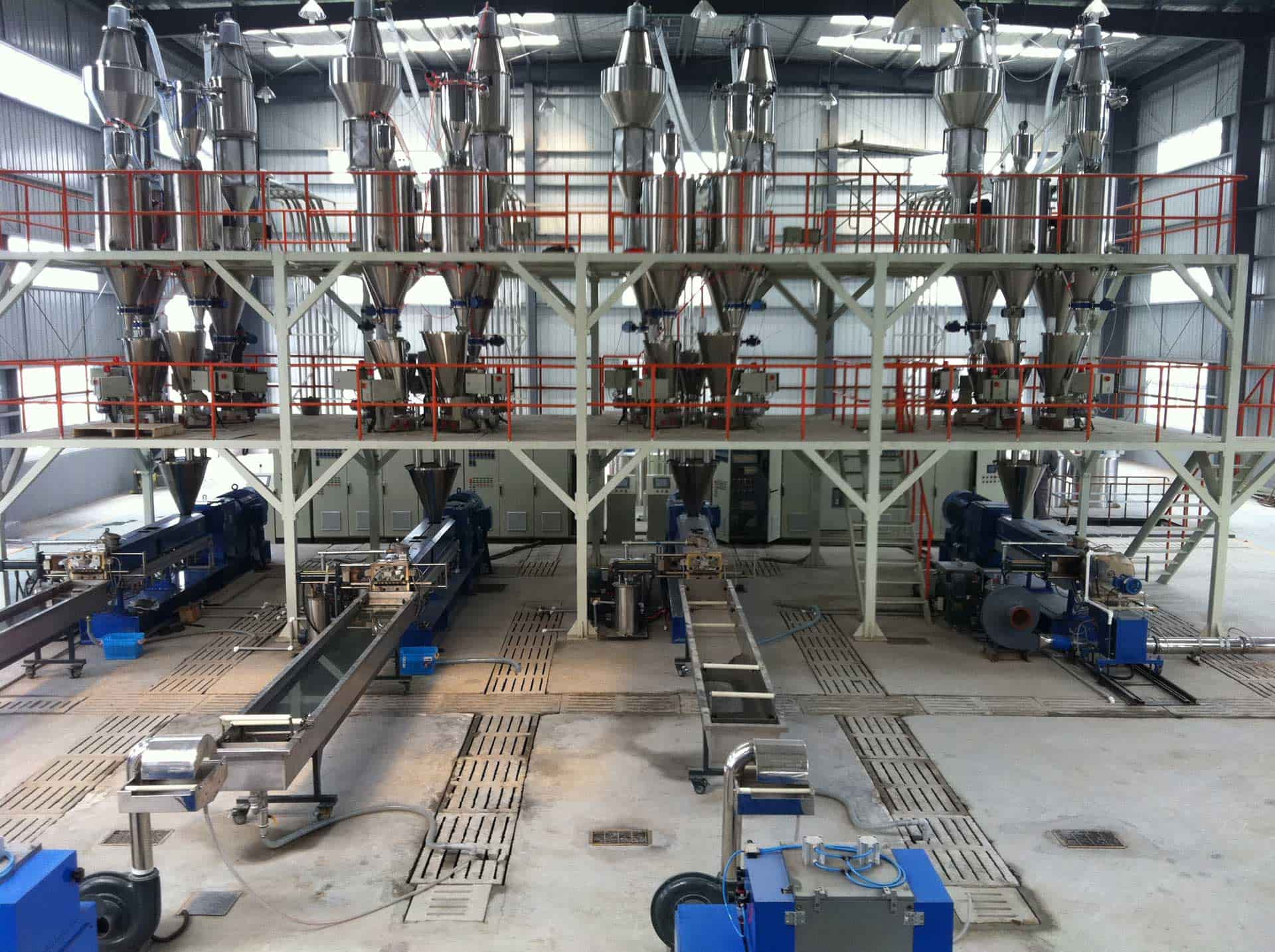 High-value-added waste plastic recycling production line